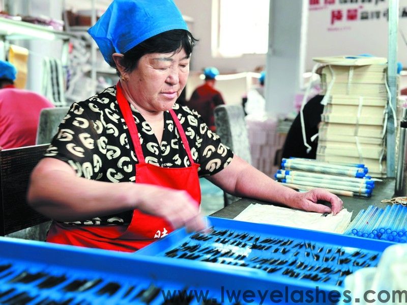 120 million pairs of false eyelashes are produced annually! 70% of the worlds false eyelashes are produced in Pingdu, Shandong(pic2)