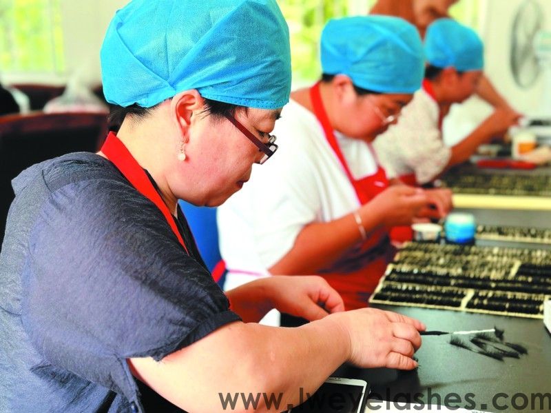 120 million pairs of false eyelashes are produced annually! 70% of the worlds false eyelashes are produced in Pingdu, Shandong(pic1)