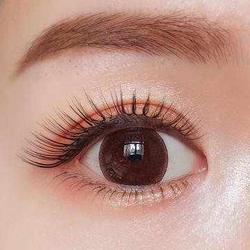 After receiving false eyelashes, there are red bloodshot eyes(pic1)