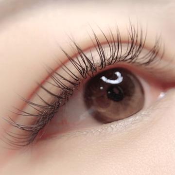 How to apply fake eyelashes to make them curl up(pic1)